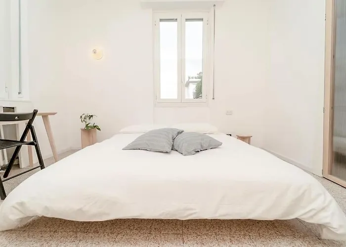 Trilocale Minimal Sui Navigli Milano